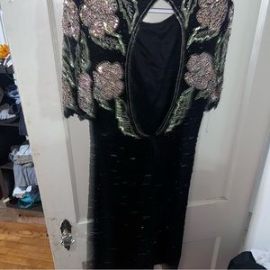 Vintage beaded floral Scala dress in an XL. Mopen back and is very flattering.